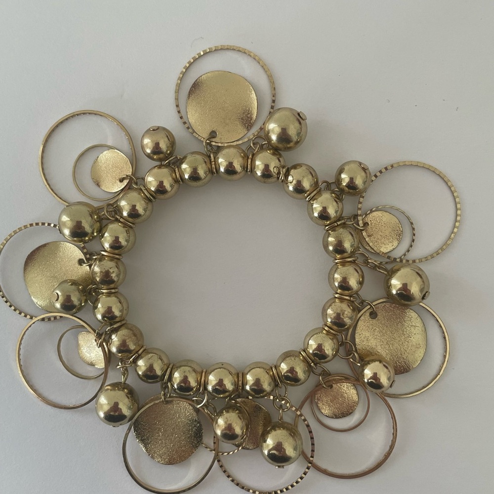 Elegant Gold Bracelet with Circular Accents